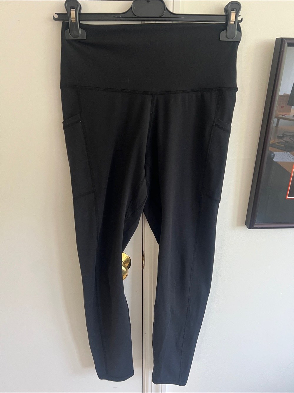 High-Waist Black Active Leggings with Side Pockets